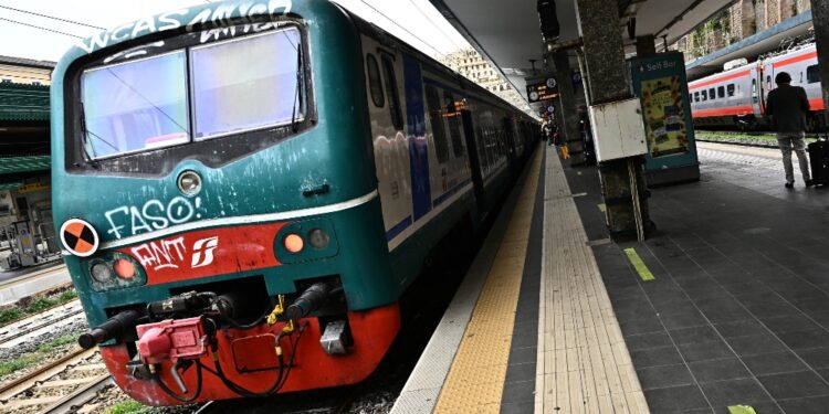 Traffico ferroviario bloccato tra Genova Voltri e Cogoleto
