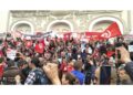 'Punire i corrotti e no a ingerenze straniere' tra gli slogan