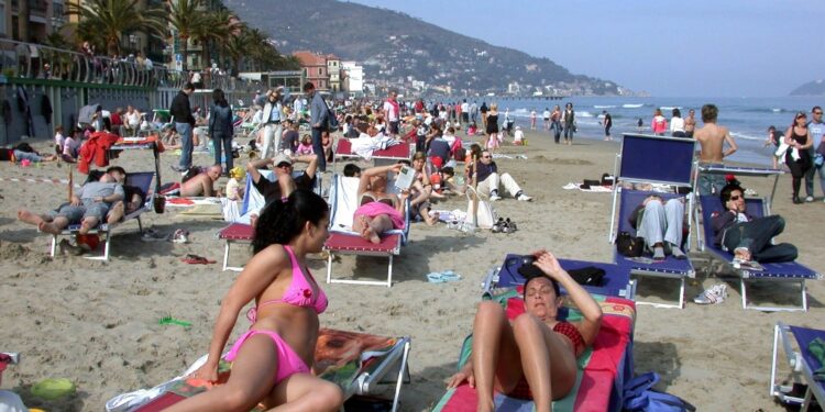 Voglia di sole e spiaggia su tutta la riviera