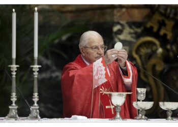 Fu segretario di Stato sotto Giovanni Paolo II e Benedetto XVI