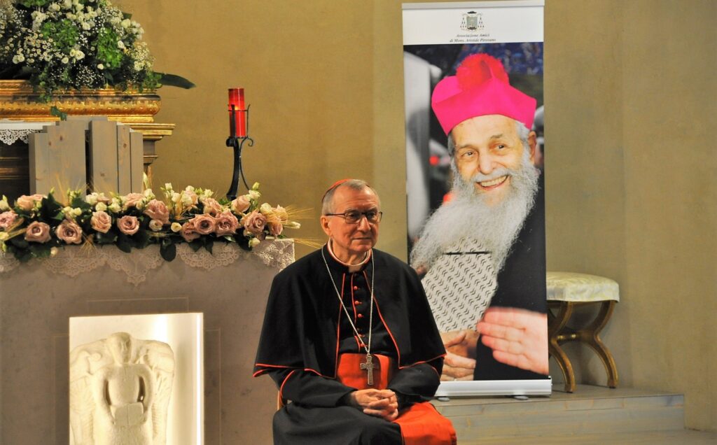 Cardinale Parolin e foto monsignor Pirovano 