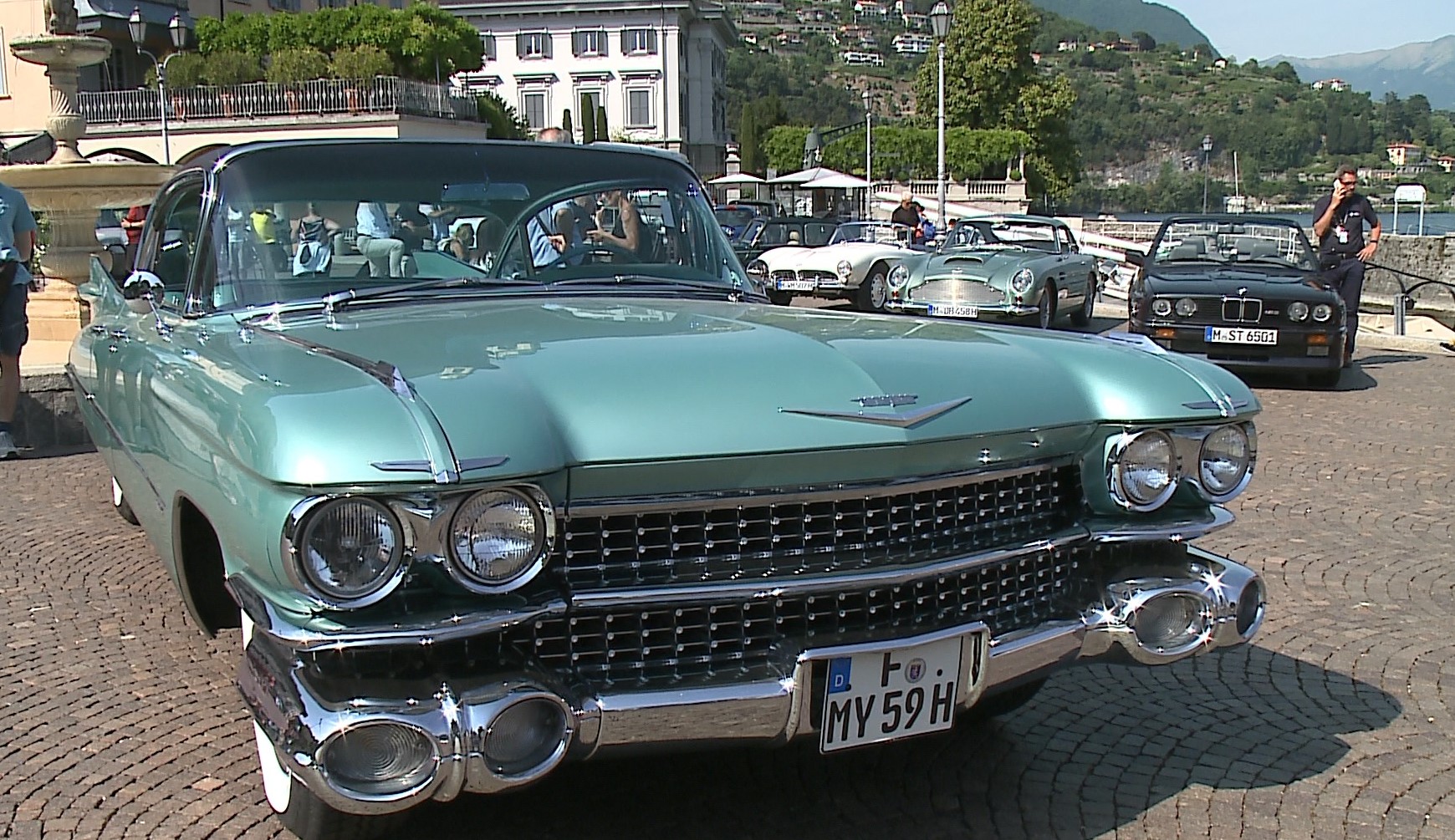 Concorso d’Eleganza, le auto in piazza a Cernobbio
