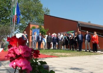 Alzate Brianza, nel giardino della scuola l’albero della memoria