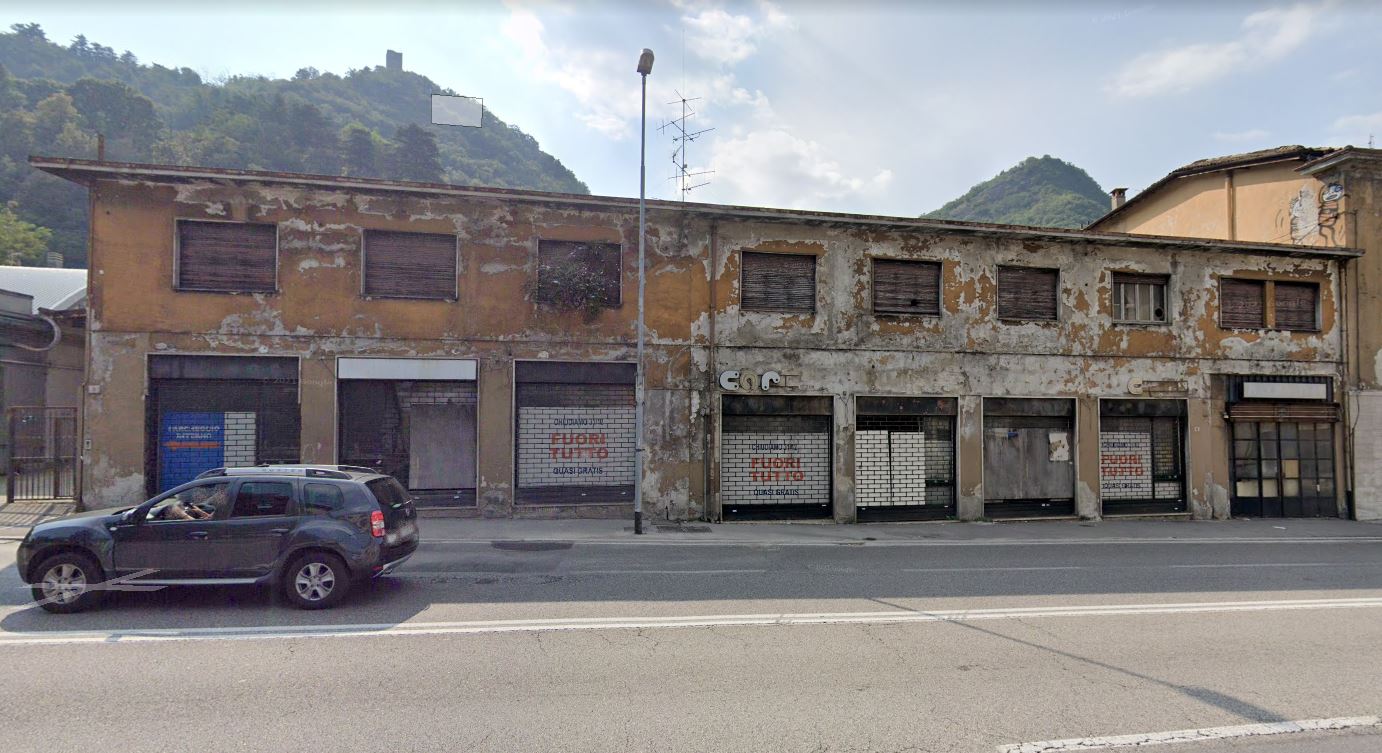 Edificio dismesso in via Napoleona, un triste biglietto da visita di Como