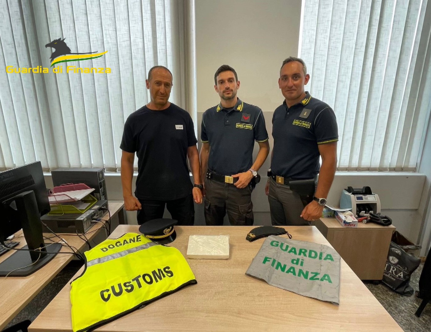 Un chilo di cocaina nell’auto, arrestata una donna alla dogana di Brogeda