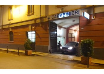 Corpo era stato trovato in auto vittima distrutta da incendio