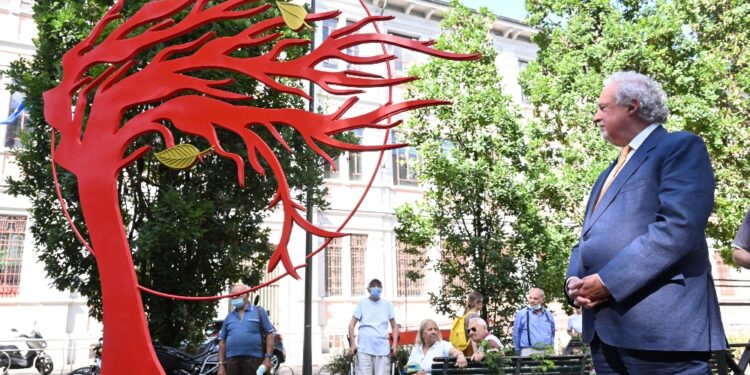 L'albero delle donne milanesi voluto da Coop Lombardia