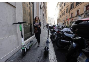 Tetto velocità a 20km e foto del parcheggio obbligatoria