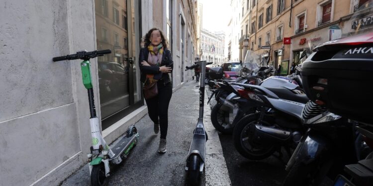 Tetto velocità a 20km e foto del parcheggio obbligatoria