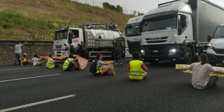 Nuova azione di protesta del gruppo Extinction Rebellion