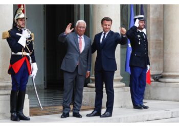 Il primo ministro portoghese è a Parigi