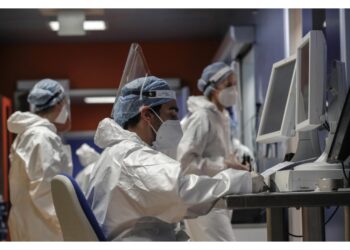 Crescono terapie intensive e ricoveri ordinari