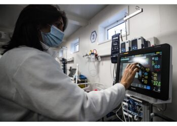 Scendono sotto quota 500 i pazienti nei reparti ordinari