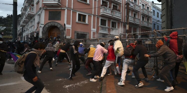 Manifestazioni e occupazioni impediscono rispetto contratti