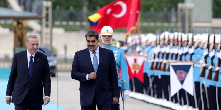Ankara contro l'entrata di Helsinki e Stoccolma nella Nato