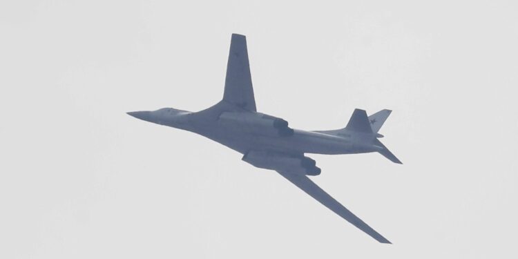 Da bombardieri strategici Tu-95 e Tu-160 decollati da Astrakhan