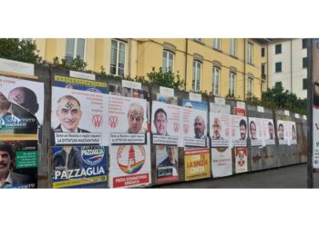 Danneggiati i poster dei candidati. Indagini per scoprire autori