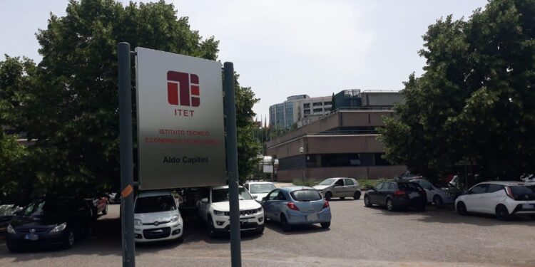 Differente da scuola a scuola uso protezione e scelta temi