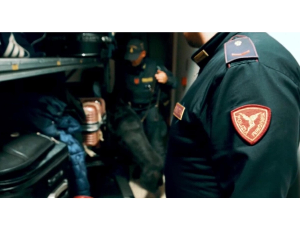 Maxirissa sul Garda, treno ragazze molestate senza telecamere