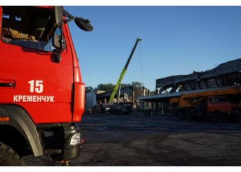 'Poi fiamme propagate a centro commerciale