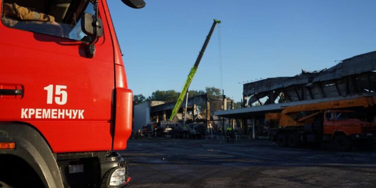 'Poi fiamme propagate a centro commerciale