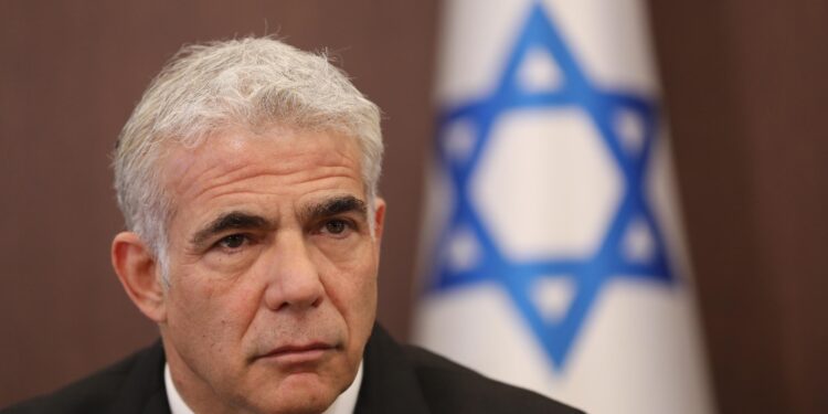 Appello del ministro degli Esteri Lapid ai connazionali