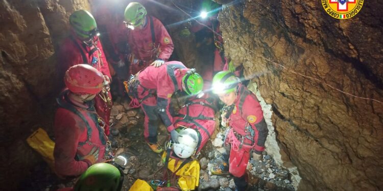 Gamba fratturata a -180 mt in Ogliastra