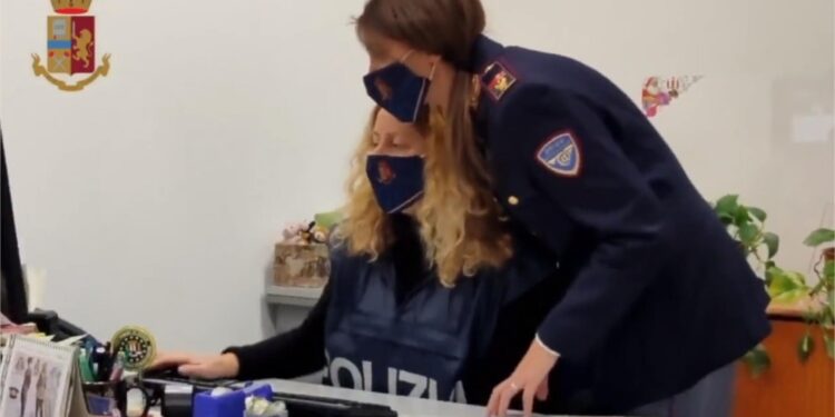 Decine di ragazze agganciate su nota piattaforma social