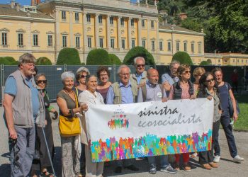 la protesta a Villa Olmo di Como Comune