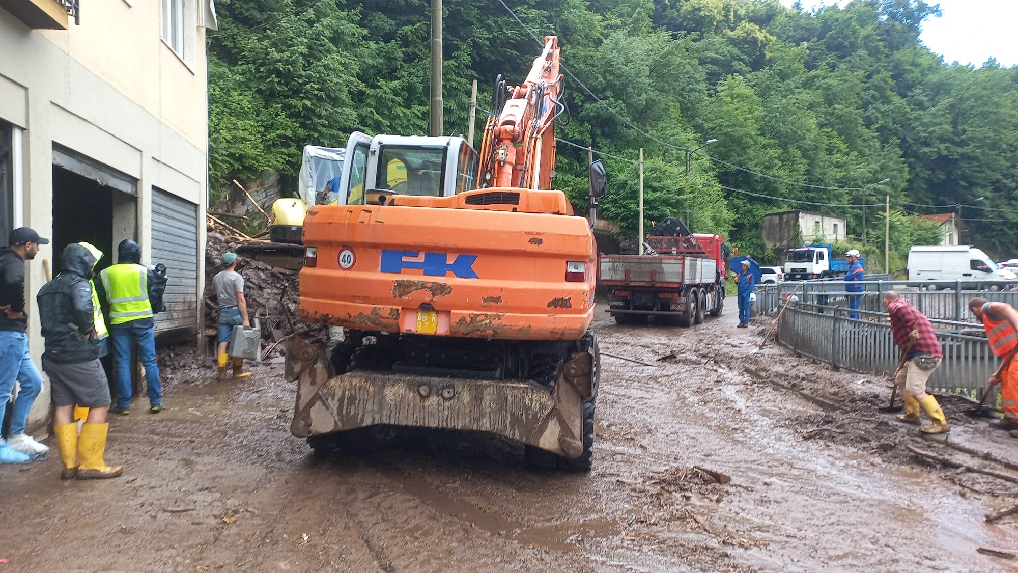 Frana a Careno, Lariana invasa da fango e detriti, case allagate