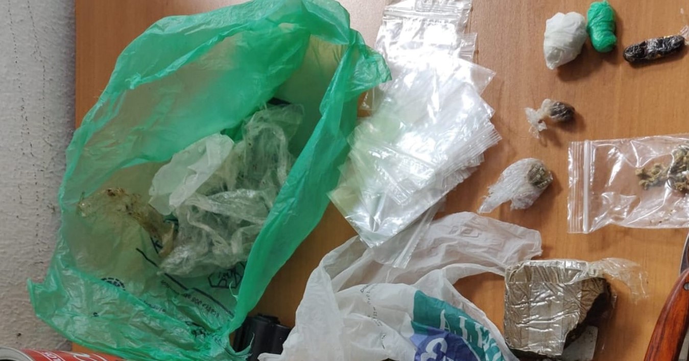 Droga nel calzino e scorta a casa: arrestato 31enne