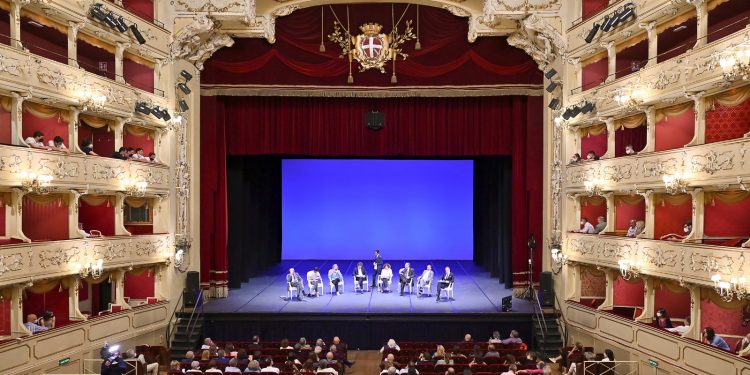 Teatro Sociale confronto candidati