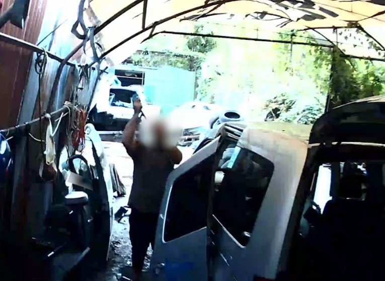 Auto rubate, smontate e rivendute a pezzi: nove persone in carcere