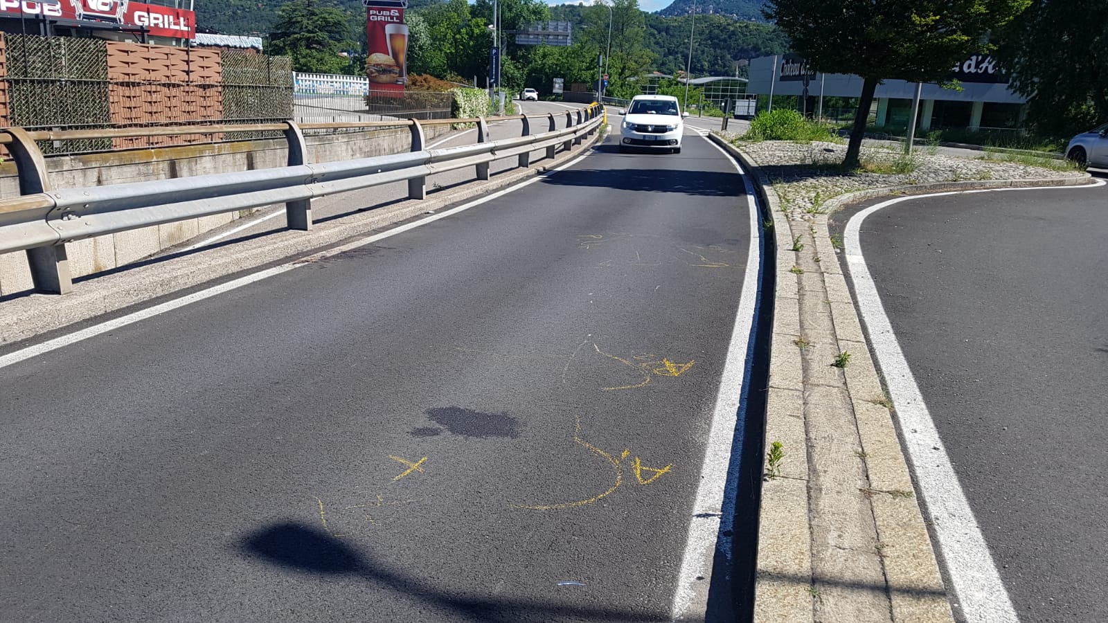 Incidente nella notte a Como: 56enne di Fino Mornasco cade in scooter e muore