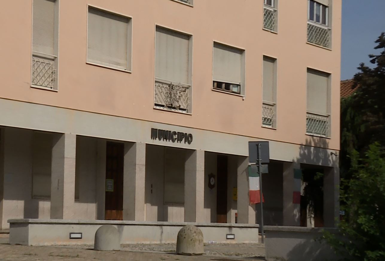 Mozzate, patrimonio immobiliare del Comune all’asta. Il sindacato: “Bomba sociale”