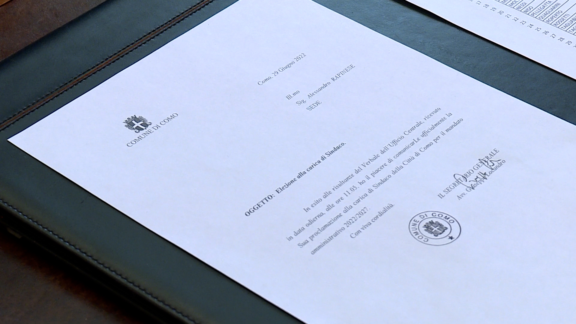 Rapinese (è) sindaco. Ufficialmente. “Parcheggio del Comune chiuso a politici”