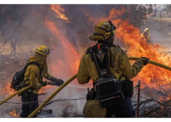 L'Oak Fire vicino al parco Yosemite continua ad espandersi