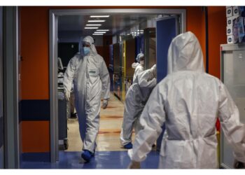 Circa 90.000 nuovi contagi quotidiani e ricoveri in crescita