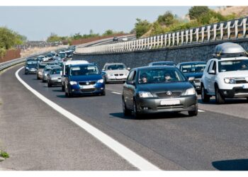 Traffico intenso e qualche coda con aumento transiti