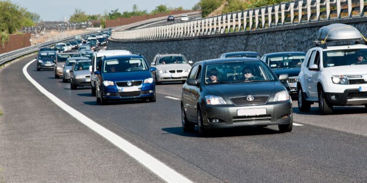 Traffico intenso e qualche coda con aumento transiti