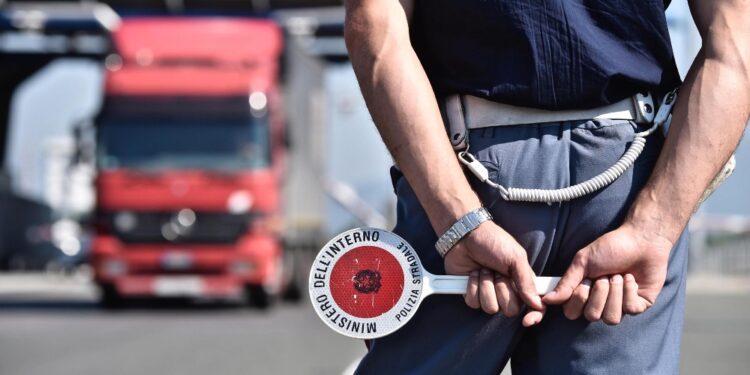 L'incidente tra Modena e Reggio Emilia sulla corsia d'emergenza