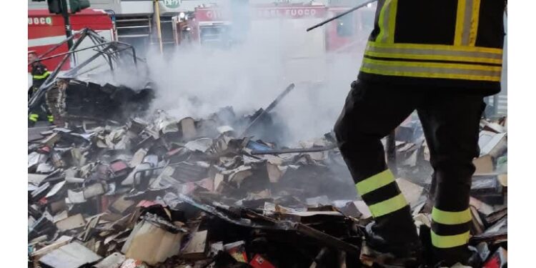 Rogo in Piazzale Flaminio. Intervenuti i vigili del fuoco