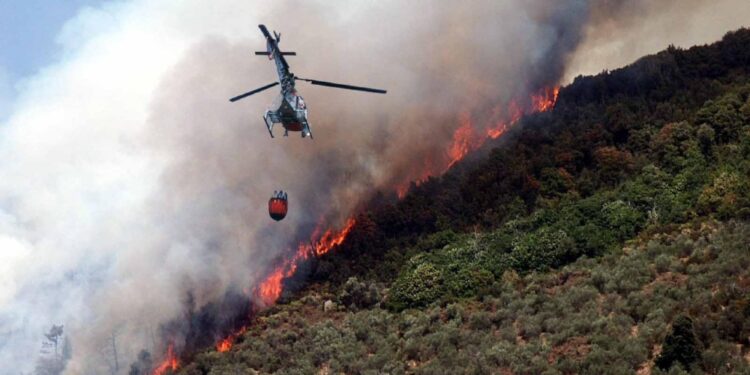 Canadair in azione in Val Resia