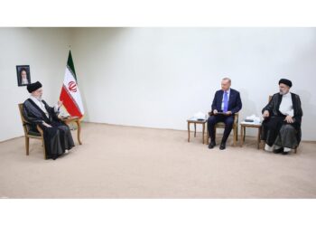 Monito del leader iraniano nell'incontro con il presidente turco