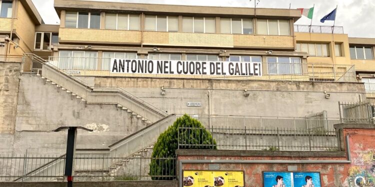 Al Liceo lo striscione "Antonio nel cuore del Galilei"