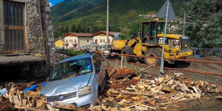 Dopo la bomba d'acqua in tutta la zona mancano acqua e gas