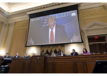 Per presentarsi come perseguitato politico da inchiesta 6/1