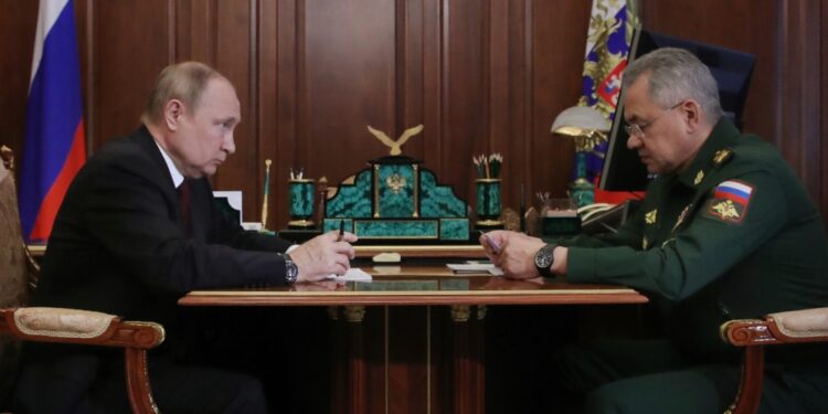 Presidente russo ha incontrato il ministro della Difesa