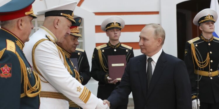 Capo Cremlino a San Pietroburgo per Giornata Marina russa
