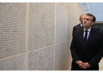 Macron commemora Vel d'Hiv. 'Antisemitismo ancora presente'